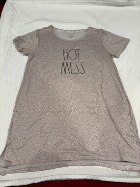 Rae Dunn 'HOT MESS.' Short Sleeve Nightgown Light Pink Speckle
Size XL